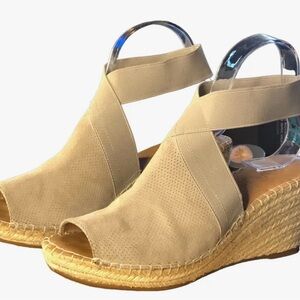 Gentle Souls by Kenneth Cole Womens Colleen Wedge Sandals Taupe Sz7.5 Like new